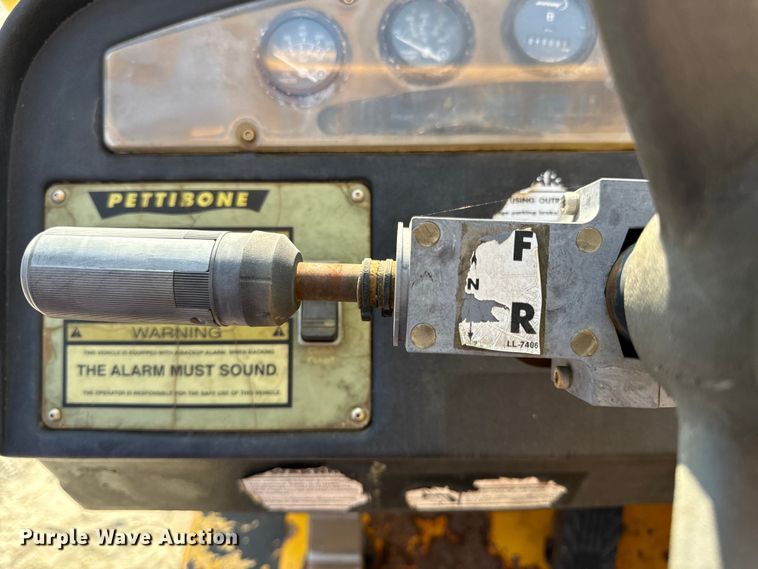 image for item OF9971 2006 Pettibone 8044 telehandler