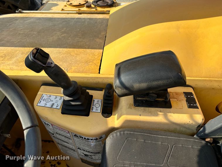 image for item OF9971 2006 Pettibone 8044 telehandler