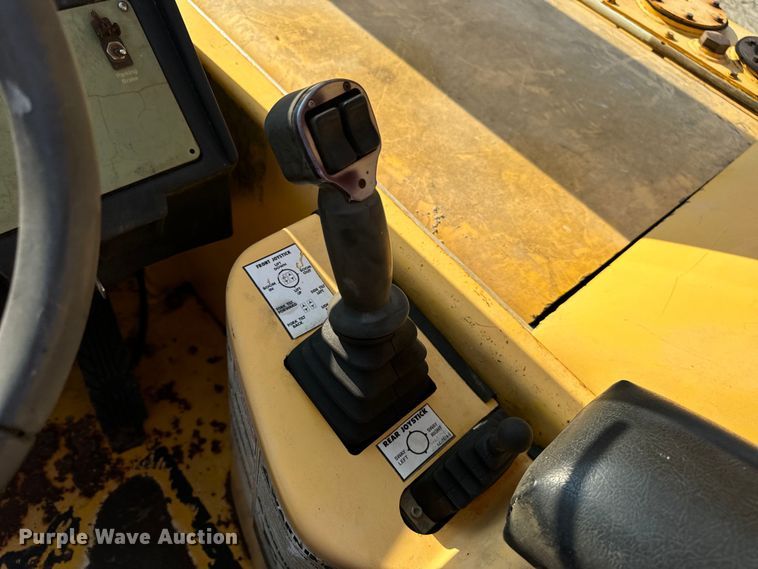 image for item OF9971 2006 Pettibone 8044 telehandler