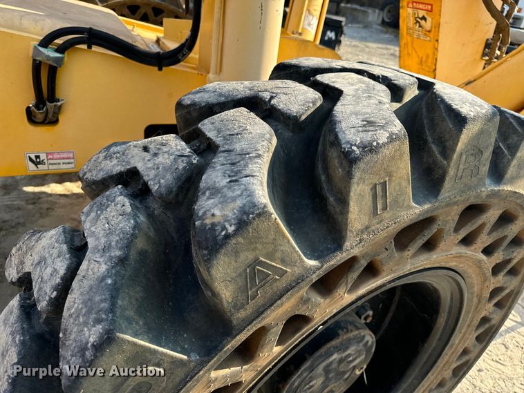 image for item OF9971 2006 Pettibone 8044 telehandler