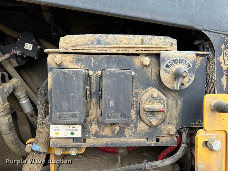 image for item OF9991 2015 John Deere 750K dozer