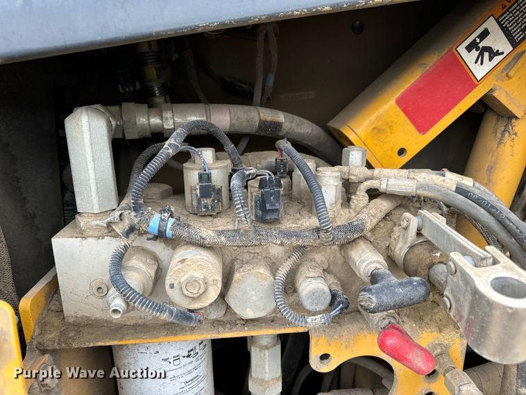 image for item OF9991 2015 John Deere 750K dozer