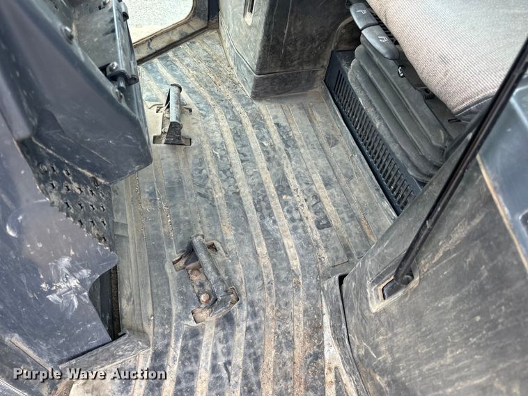 image for item OF9991 2015 John Deere 750K dozer