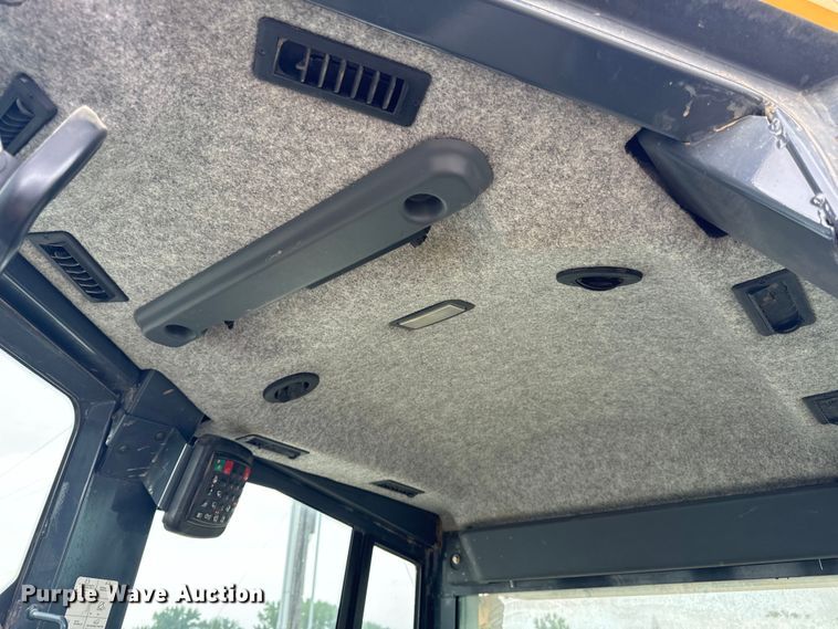 image for item OF9991 2015 John Deere 750K dozer