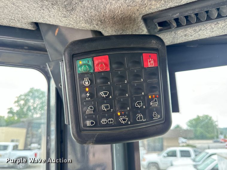 image for item OF9991 2015 John Deere 750K dozer