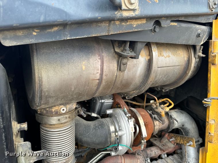 image for item OF9991 2015 John Deere 750K dozer