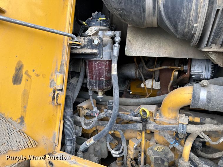 image for item OF9991 2015 John Deere 750K dozer