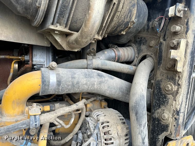 image for item OF9991 2015 John Deere 750K dozer