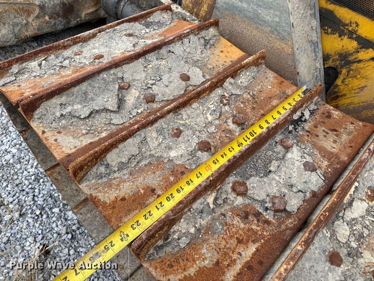 image for item OF9991 2015 John Deere 750K dozer