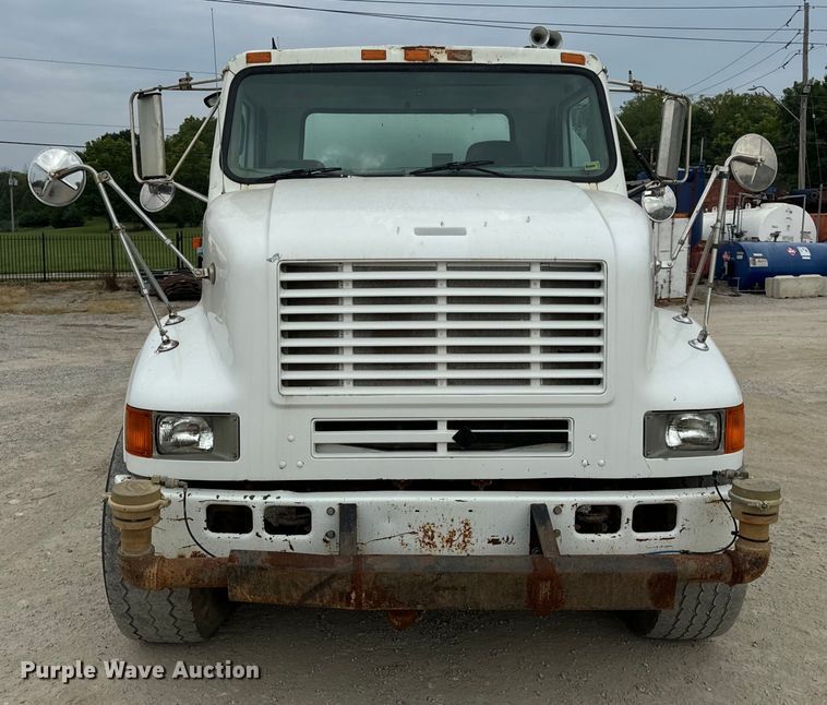 image for item OF9992 1999 International 8100 water truck