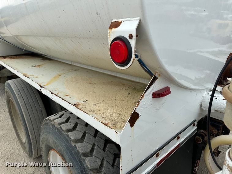 image for item OF9992 1999 International 8100 water truck