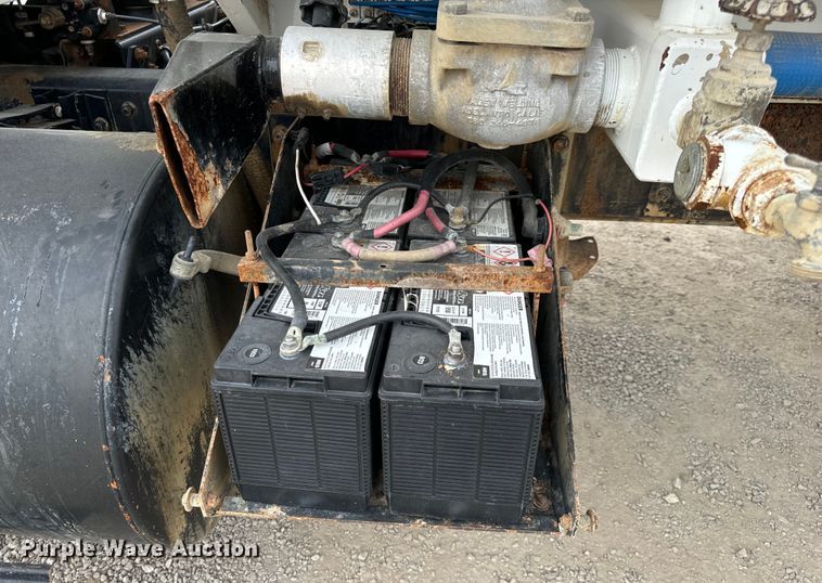 image for item OF9992 1999 International 8100 water truck