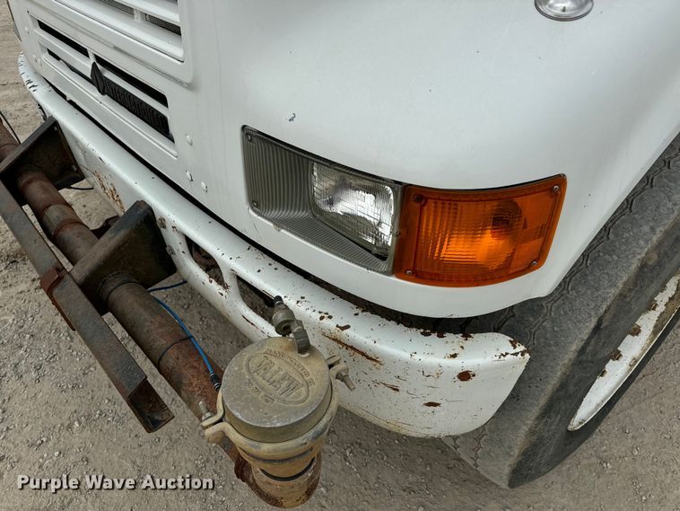 image for item OF9992 1999 International 8100 water truck