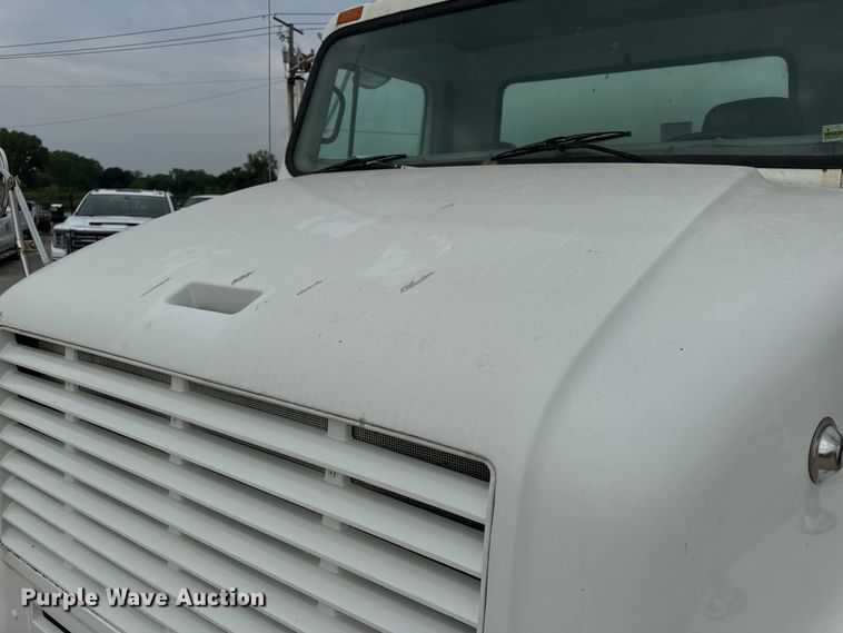 image for item OF9992 1999 International 8100 water truck