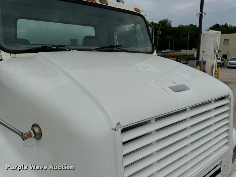 image for item OF9992 1999 International 8100 water truck