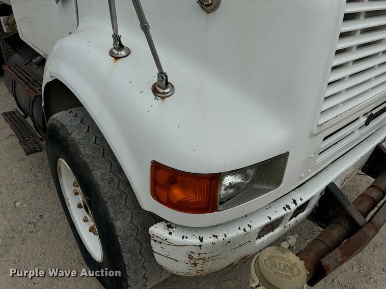 image for item OF9992 1999 International 8100 water truck