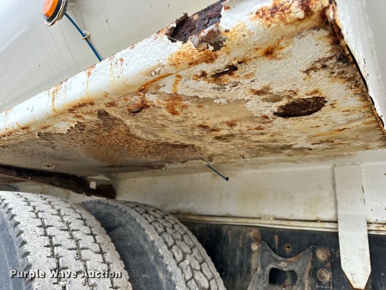 image for item OF9992 1999 International 8100 water truck