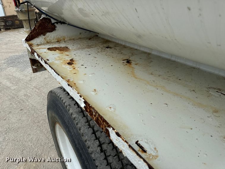 image for item OF9992 1999 International 8100 water truck