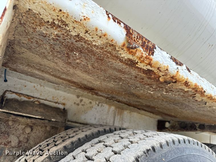 image for item OF9992 1999 International 8100 water truck