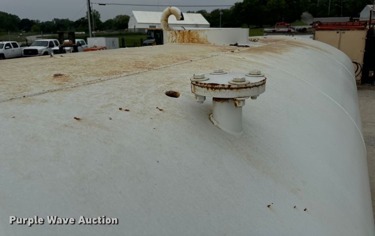 image for item OF9992 1999 International 8100 water truck