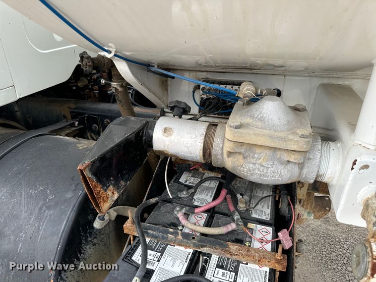 image for item OF9992 1999 International 8100 water truck