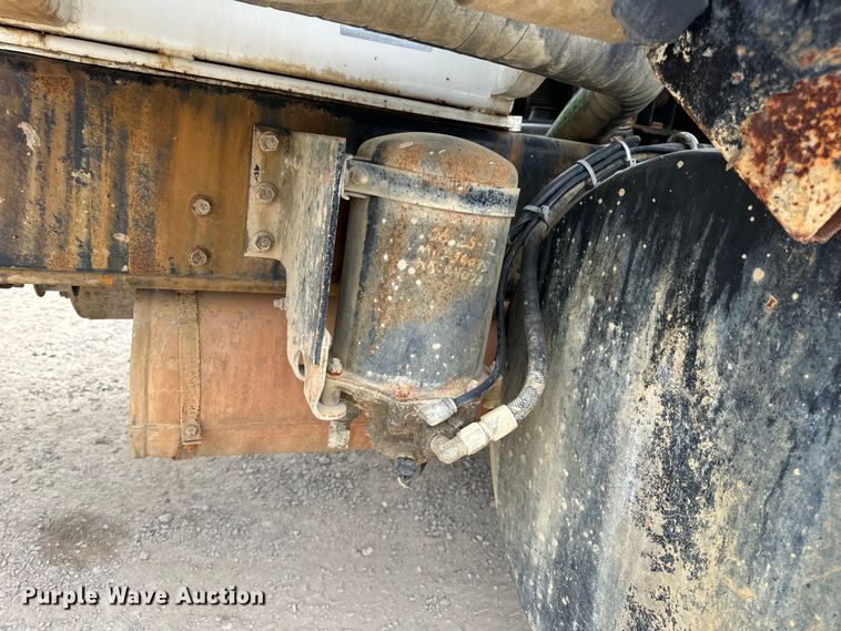 image for item OF9992 1999 International 8100 water truck