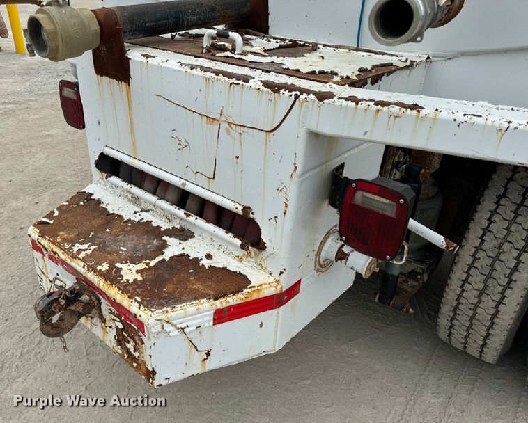 image for item OF9992 1999 International 8100 water truck