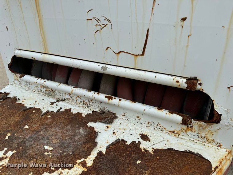 image for item OF9992 1999 International 8100 water truck