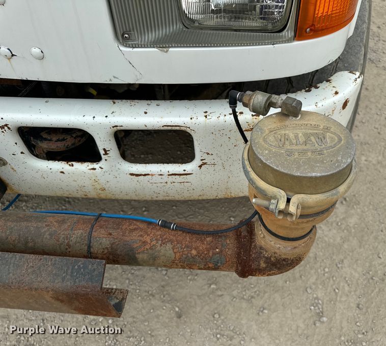 image for item OF9992 1999 International 8100 water truck