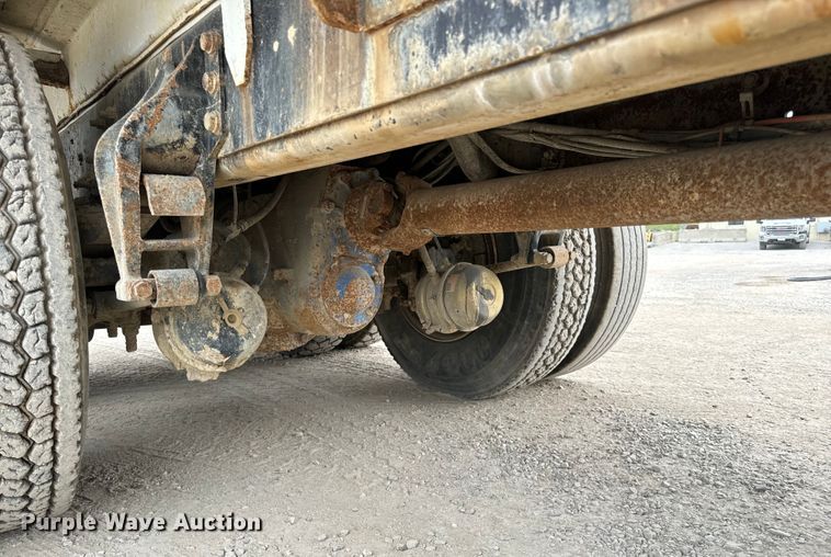 image for item OF9992 1999 International 8100 water truck