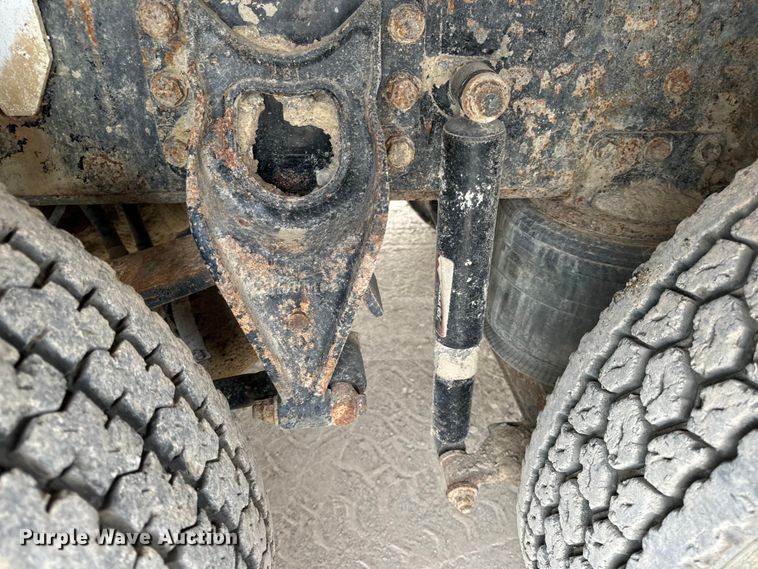 image for item OF9992 1999 International 8100 water truck