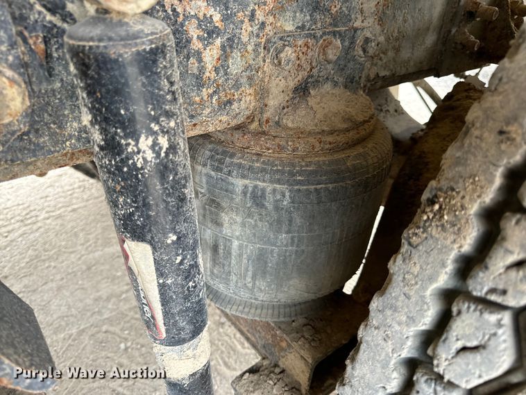 image for item OF9992 1999 International 8100 water truck