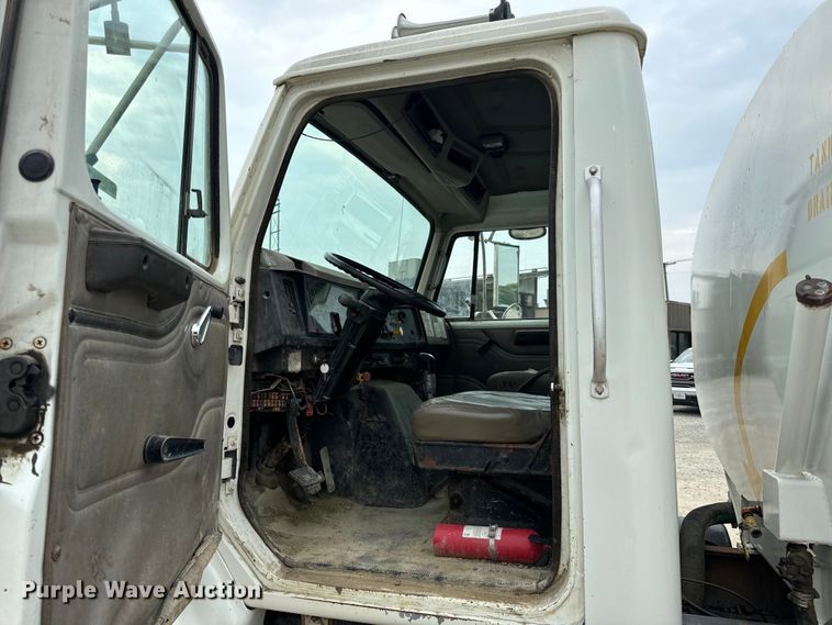 image for item OF9992 1999 International 8100 water truck