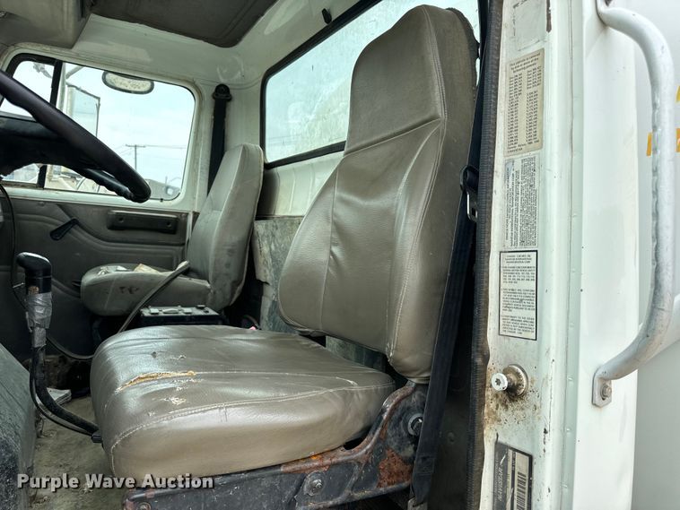 image for item OF9992 1999 International 8100 water truck