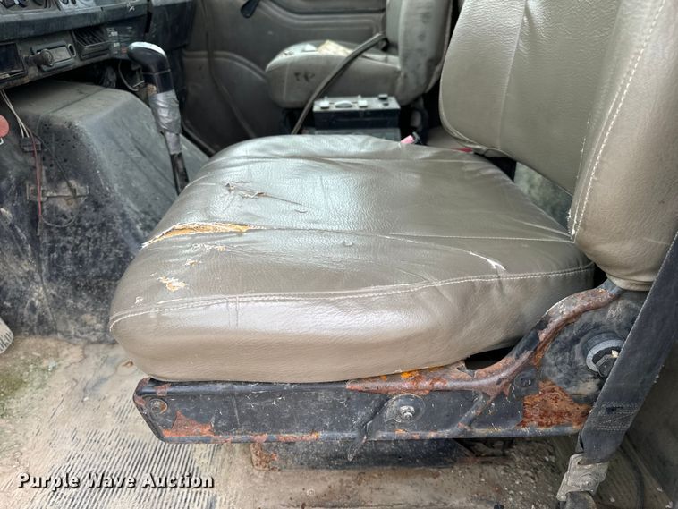 image for item OF9992 1999 International 8100 water truck