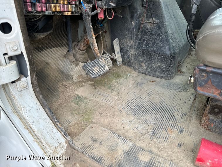 image for item OF9992 1999 International 8100 water truck