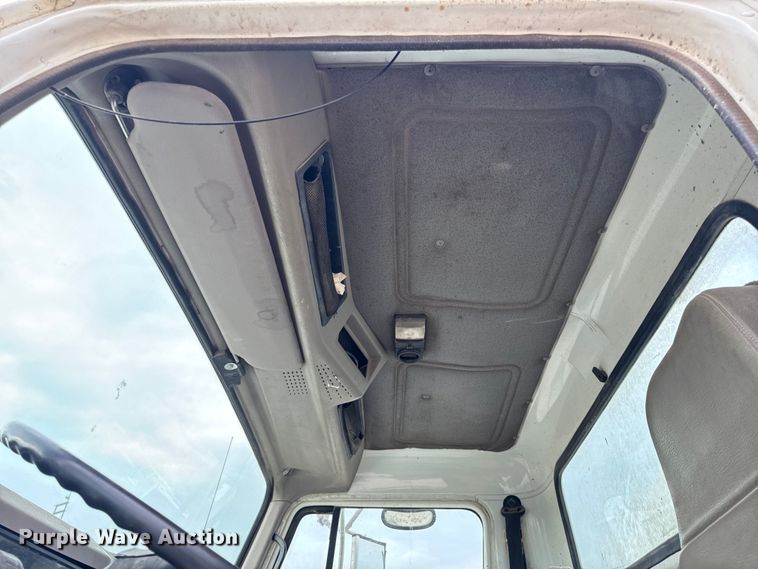 image for item OF9992 1999 International 8100 water truck