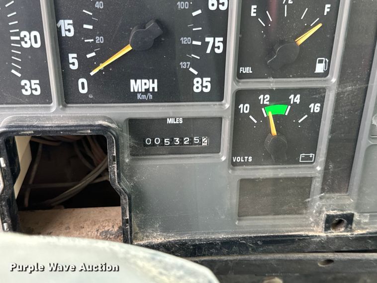 image for item OF9992 1999 International 8100 water truck