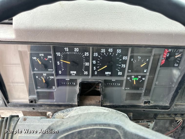 image for item OF9992 1999 International 8100 water truck