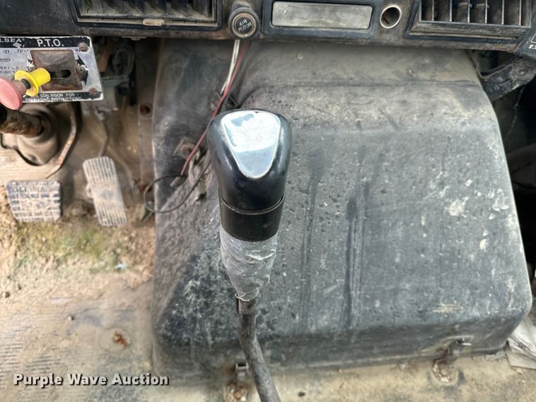 image for item OF9992 1999 International 8100 water truck