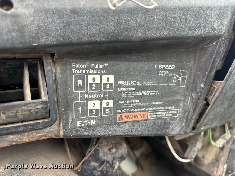 image for item OF9992 1999 International 8100 water truck