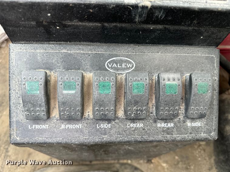 image for item OF9992 1999 International 8100 water truck