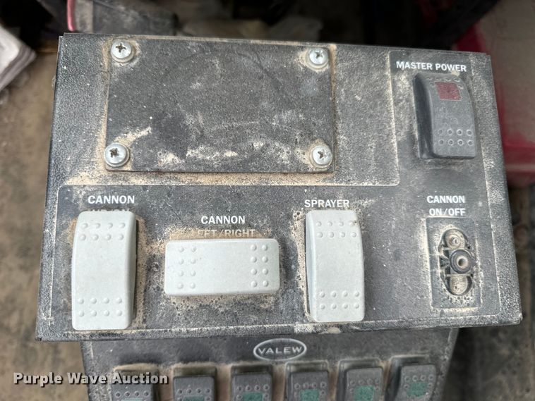 image for item OF9992 1999 International 8100 water truck