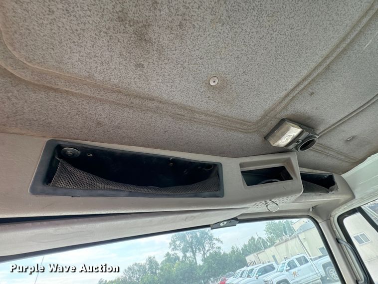 image for item OF9992 1999 International 8100 water truck