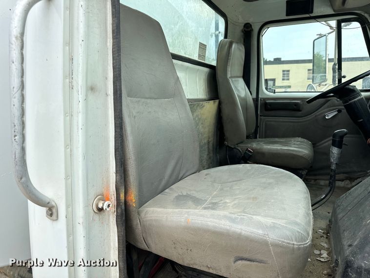 image for item OF9992 1999 International 8100 water truck