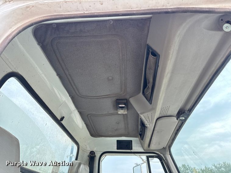 image for item OF9992 1999 International 8100 water truck