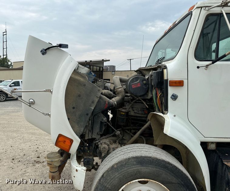 image for item OF9992 1999 International 8100 water truck