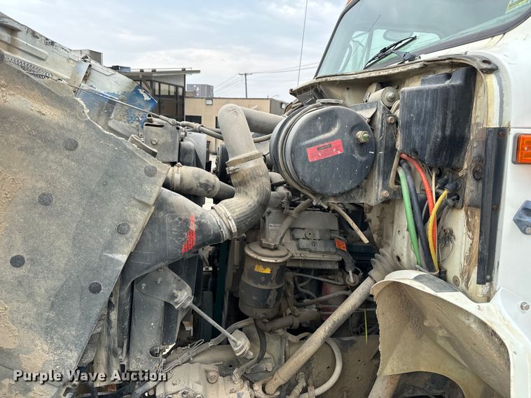 image for item OF9992 1999 International 8100 water truck