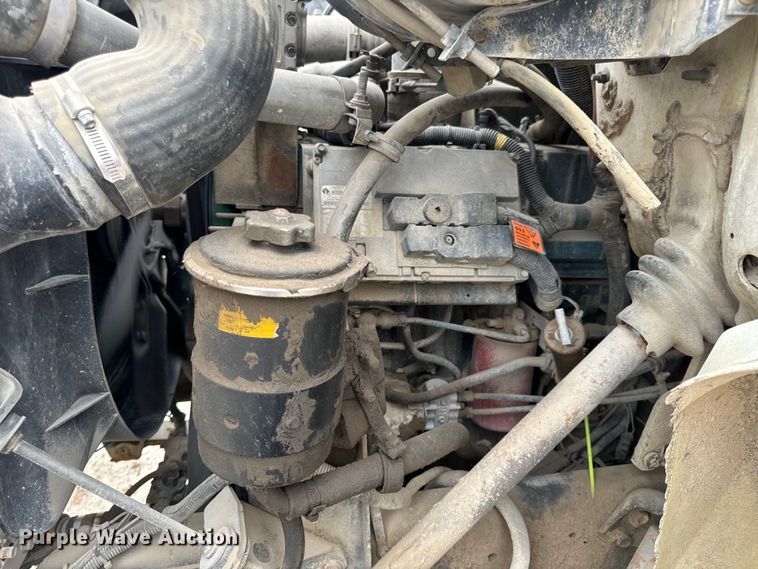 image for item OF9992 1999 International 8100 water truck