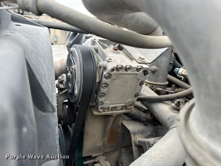 image for item OF9992 1999 International 8100 water truck